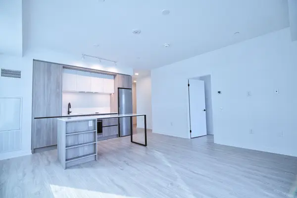 Mississauga, ON L5M 2V8,2495 Eglinton AVE W #304