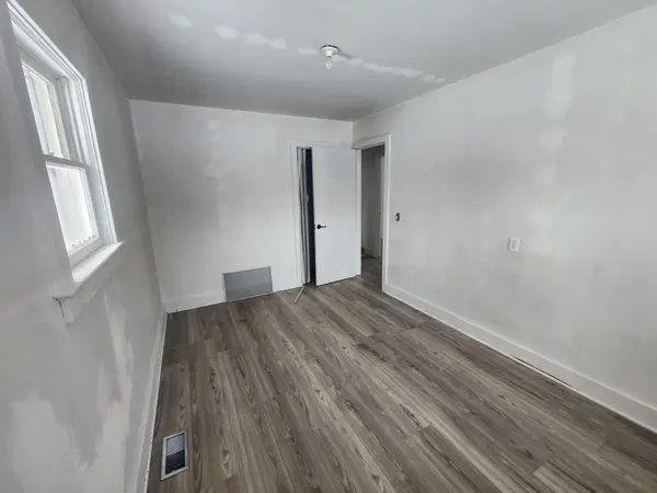 Fort Erie, ON L2A 3M3,17 Goderich ST