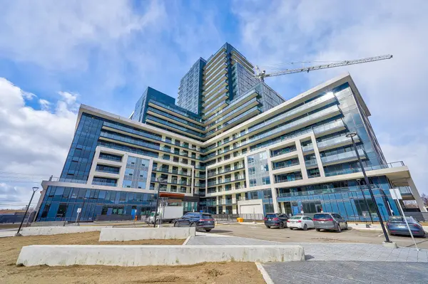 Oakville, ON L6H 7X9,3220 William Coltson AVE #110