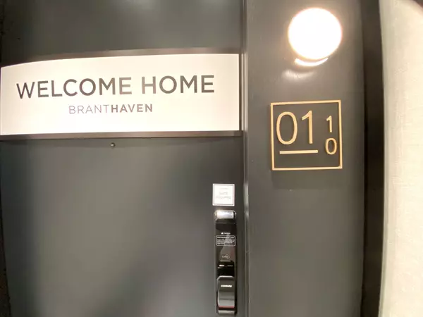 Oakville, ON L6H 7X9,3220 William Coltson AVE #110