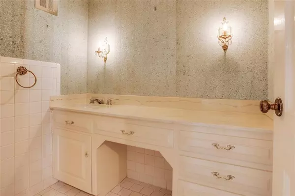 Dallas, TX 75238,9630 Ravensway Drive