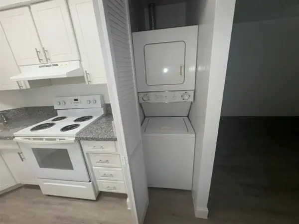 Hallandale Beach, FL 33009,707 NE 10th St #3