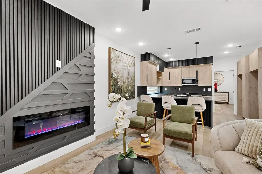 Dallas, TX 75215,2413 Hooper Street