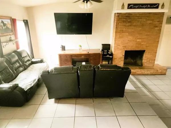 Dallas, TX 75237,2737 W Camp Wisdom Road