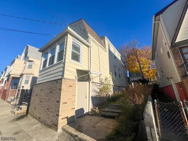 Kearny Town, NJ 07032,118 Maple St