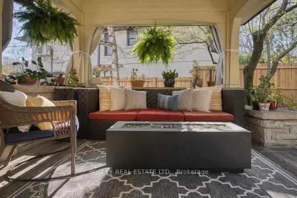 40 Castle Frank CRES, Toronto C09, ON M4W 3A3