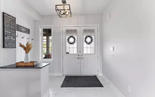 Aurora, ON L4G 3Y8,29 Sikura CIR