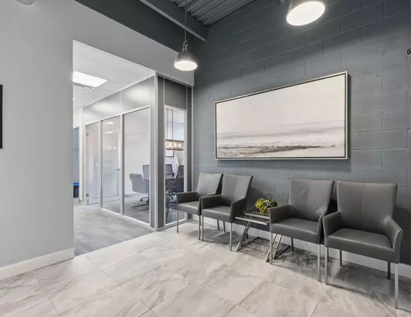 Oakville, ON L6K 2E9,233 Speers RD #16