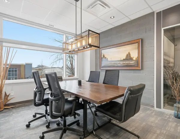 Oakville, ON L6K 2E9,233 Speers RD #16