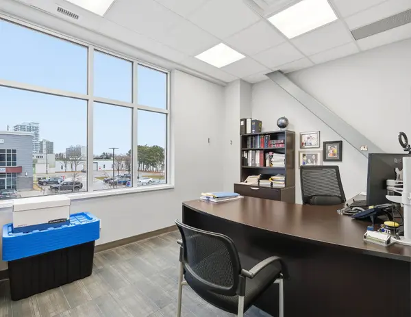 Oakville, ON L6K 2E9,233 Speers RD #16