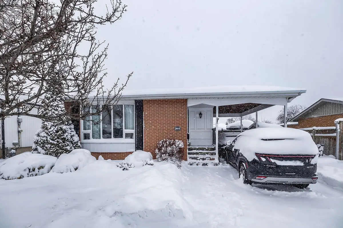 Pickering, ON L1W 2V9,803 Oliva ST