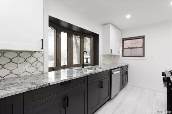 Detroit, MI 48221,16629 Baylis ST