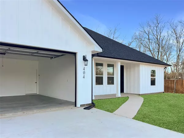 Whitney, TX 76692,404 S San Marcos Street