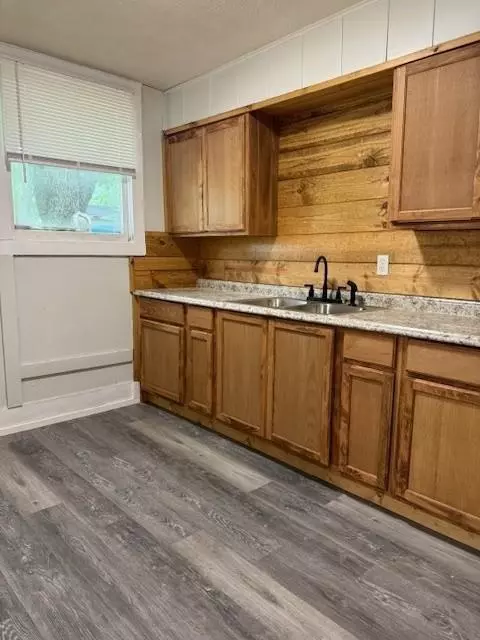 Paris, TX 75460,1837 W Houston Street