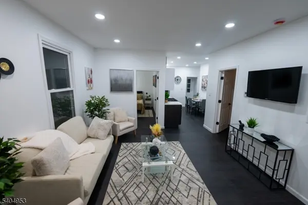 Newark City, NJ 07104,182 Summer Ave