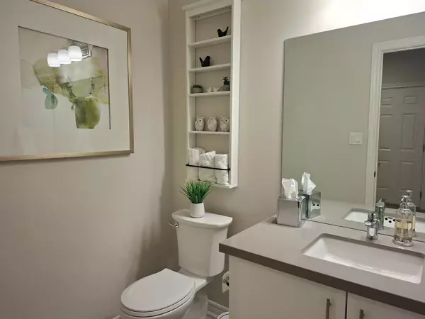 Grimsby, ON L3M 0H7,5 McClay AVE