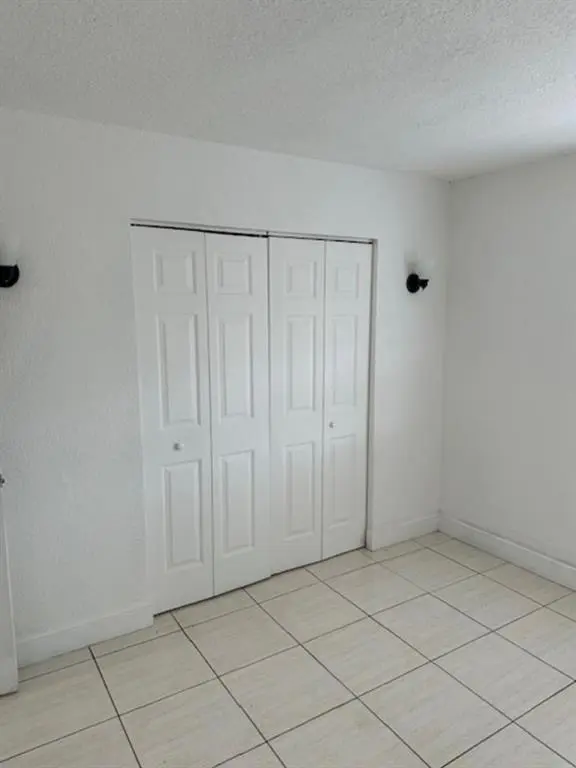 Hialeah, FL 33014,1095 W 77th St #311