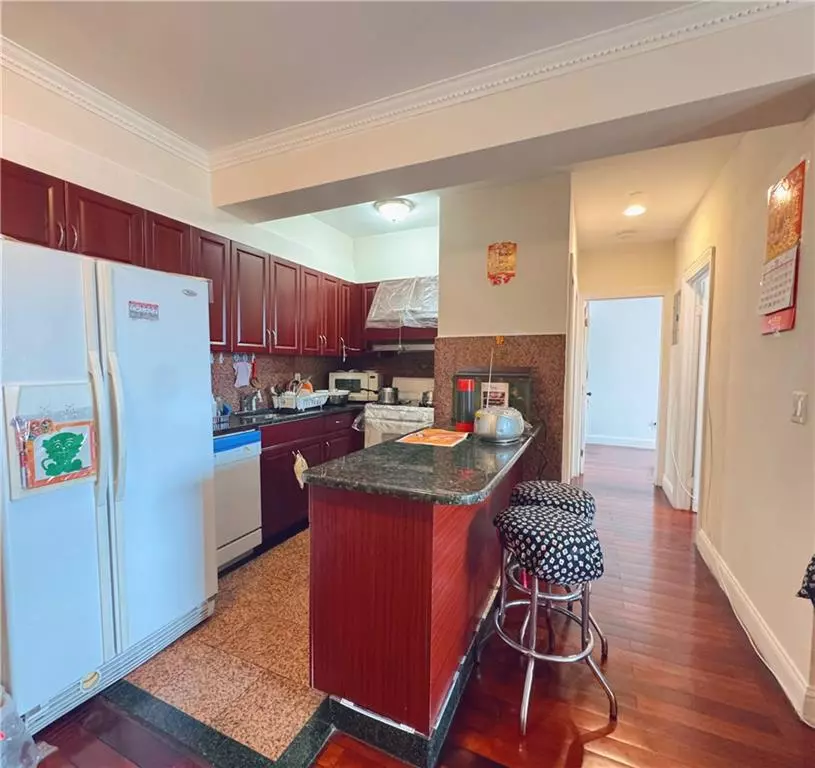 Flushing, NY 11355,41-05 College Point BLVD #3