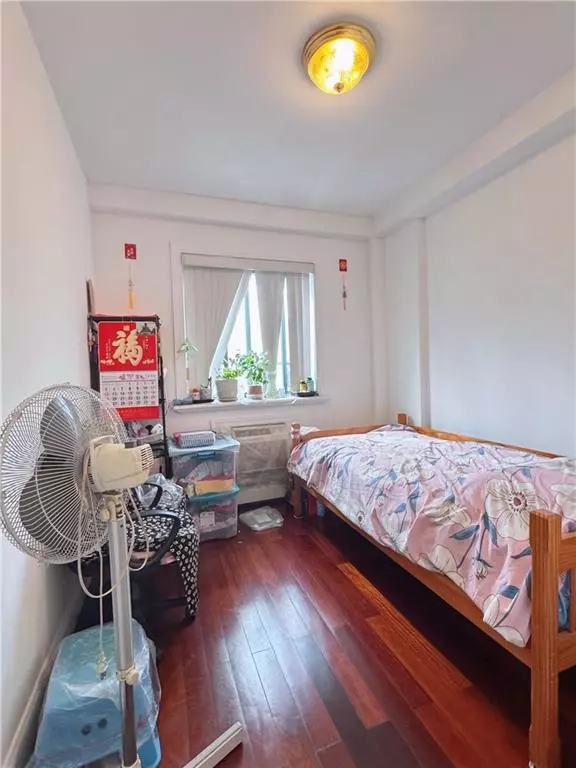 Flushing, NY 11355,41-05 College Point BLVD #3