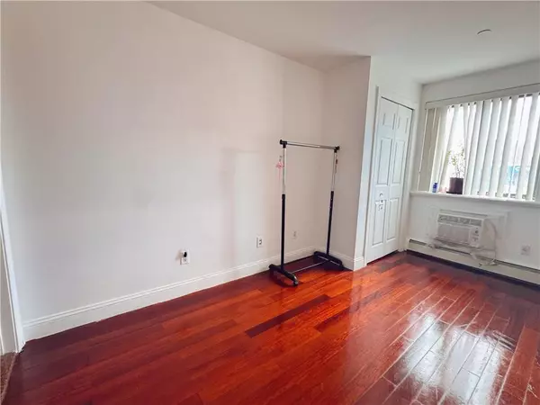 Flushing, NY 11355,41-05 College Point BLVD #3