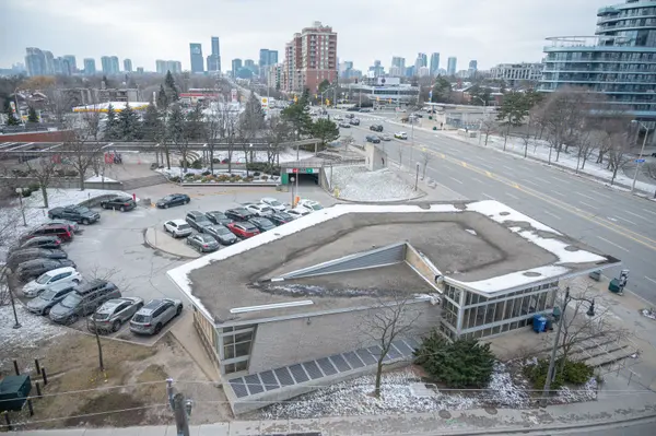 Toronto C15, ON M2K 0E9,7 Kenaston GDNS #15