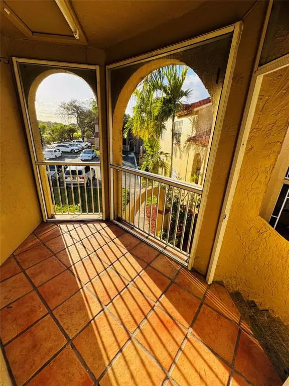 Pembroke Pines, FL 33025,8657 SW 5th St #201