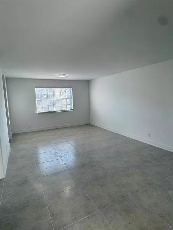 Pembroke Pines, FL 33025,8657 SW 5th St #201