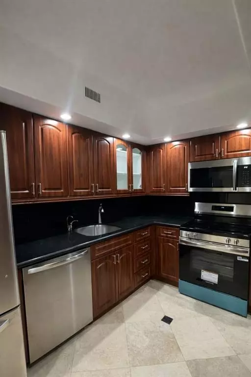 Hallandale Beach, FL 33009,1985 S Ocean Dr #20A