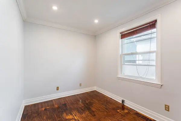 Burlington, ON L7R 3L4,402 Guelph Line