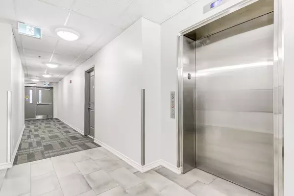 Milton, ON L9T 0Y8,1360 Costigan RD #211