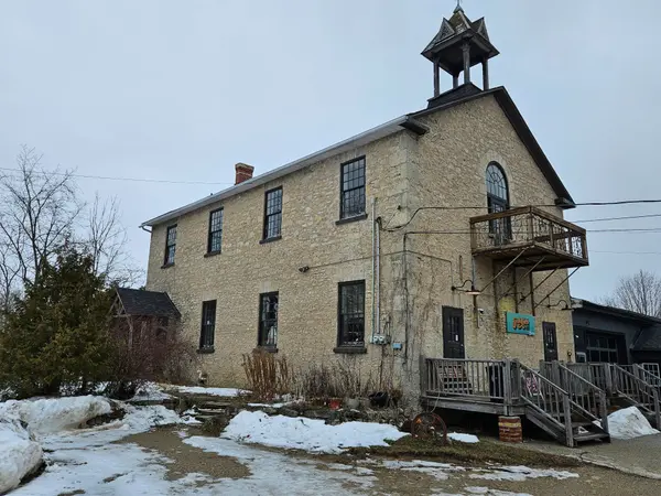 Centre Wellington, ON N0B 1S0,93 Woolwich ST W