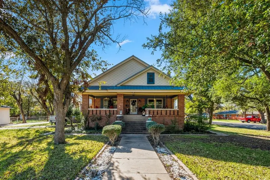 501 S Adams Street S, Mcgregor, TX 76657
