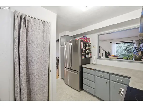 Eugene, OR 97405,422 STONEWOOD DR