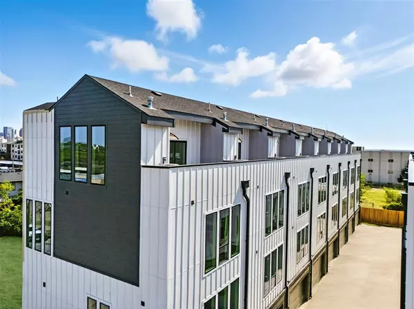 Dallas, TX 75203,312 N Lancaster Avenue #101