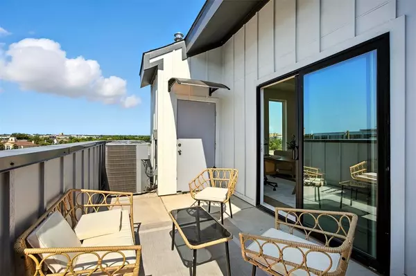 Dallas, TX 75203,312 N Lancaster Avenue #101