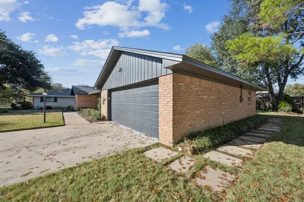 Arlington, TX 76012,1505 Oak Glen Court