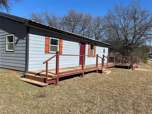 Granbury, TX 76048,2612 S Oak Trail