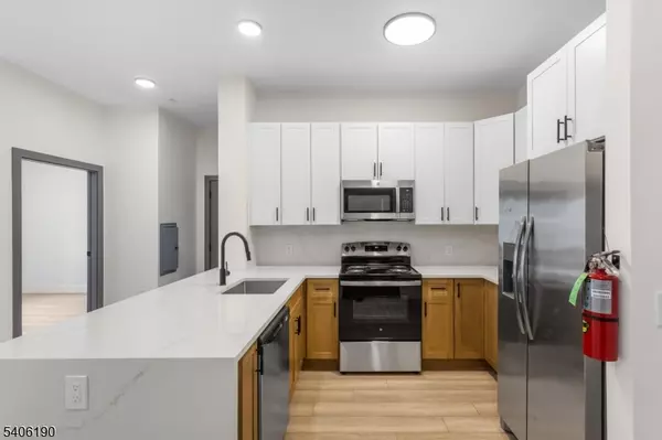 Paterson City, NJ 07503,87 Mary St #501