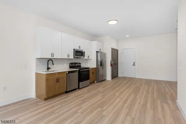 Paterson City, NJ 07503,87 Mary St #503