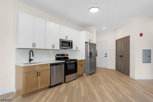 Paterson City, NJ 07503,87 Mary St #504