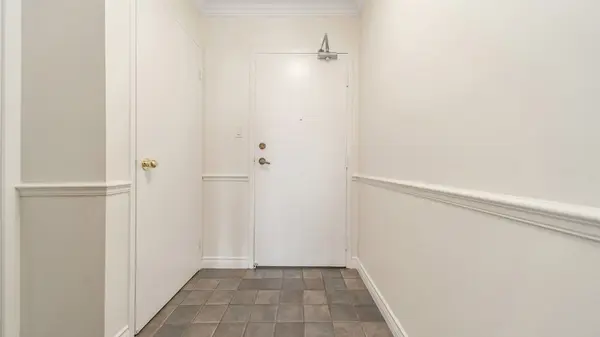 Toronto C01, ON M5G 2G4,633 Bay ST #2408