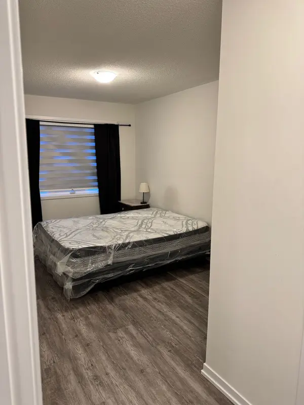 Oshawa, ON L1L 0W4,1537 Wheatcroft DR