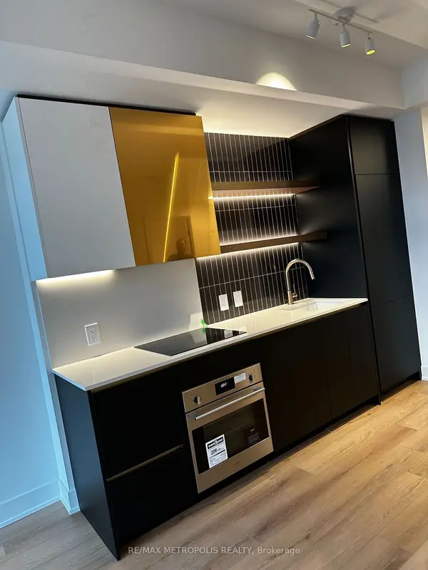 Toronto E01, ON M4L 1C2,1285 Queen ST E #406