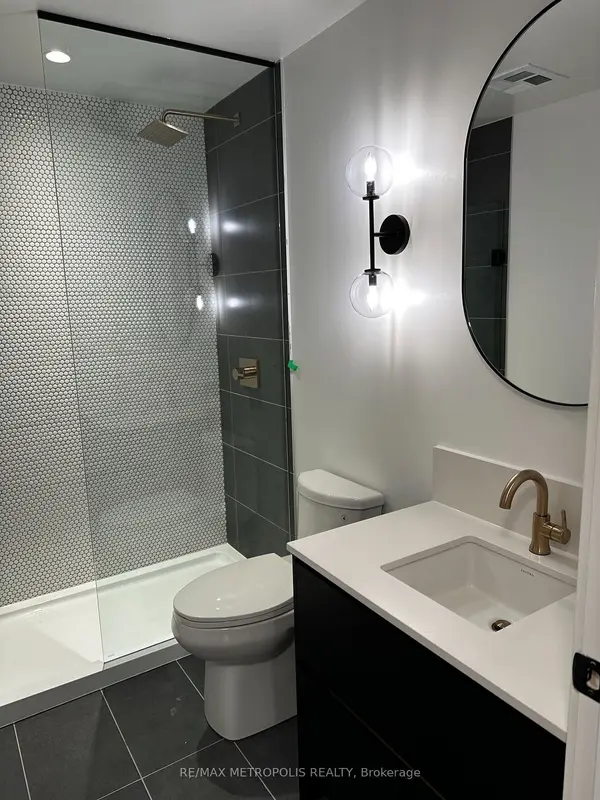 Toronto E01, ON M4L 1C2,1285 Queen ST E #406