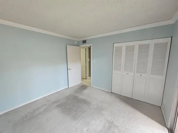 Pompano Beach, FL 33069,2214 S Cypress Bend Dr #105