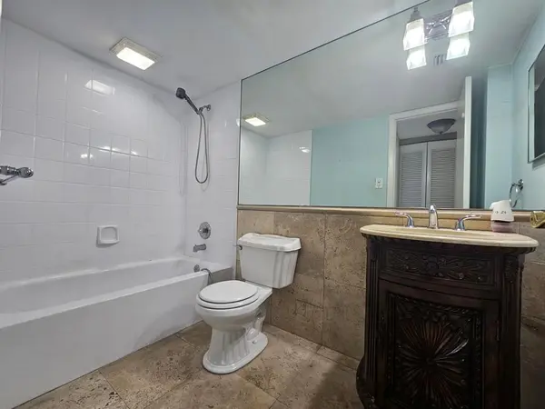 Pompano Beach, FL 33069,2214 S Cypress Bend Dr #105