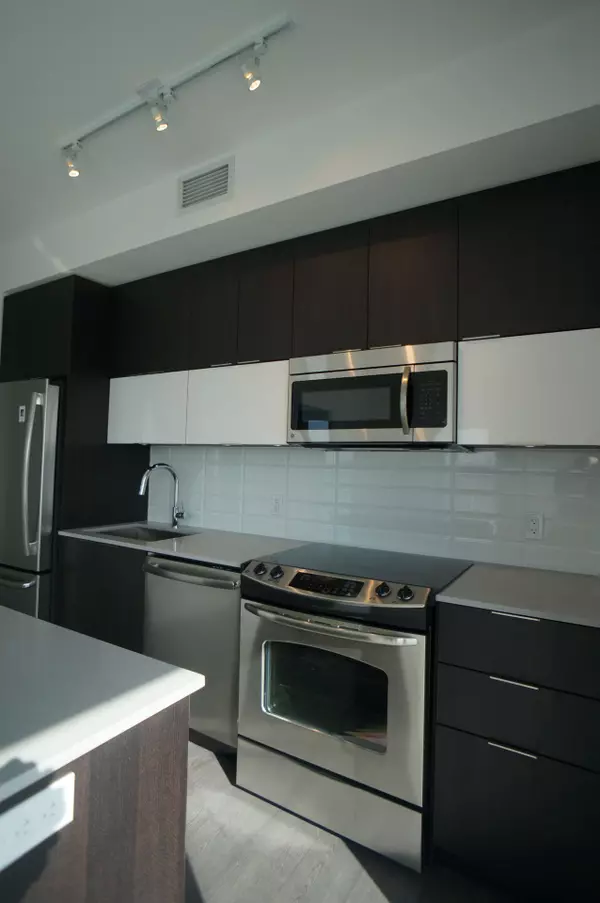 Toronto W06, ON M8V 0C8,56 Annie Craig DR #1805