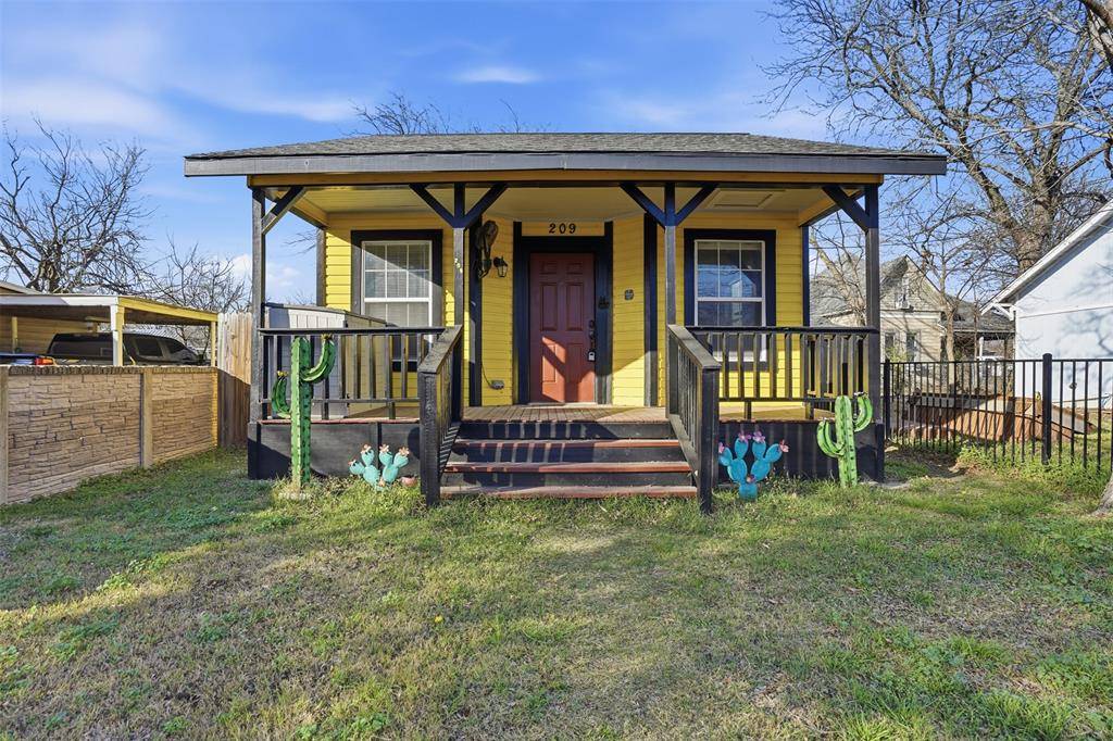 209 E Lone Star Avenue, Cleburne, TX 76031