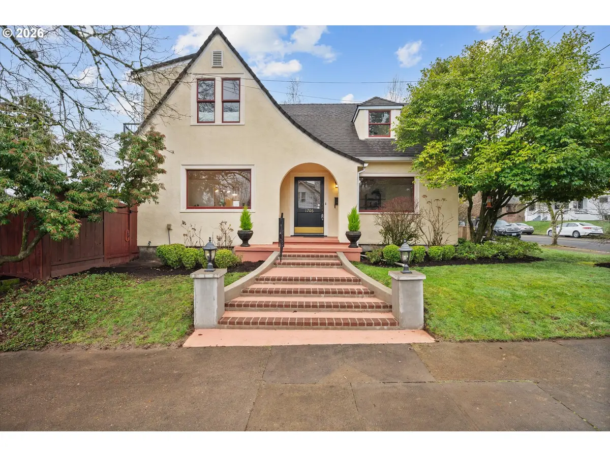 Portland, OR 97202,1706 SE Knapp ST