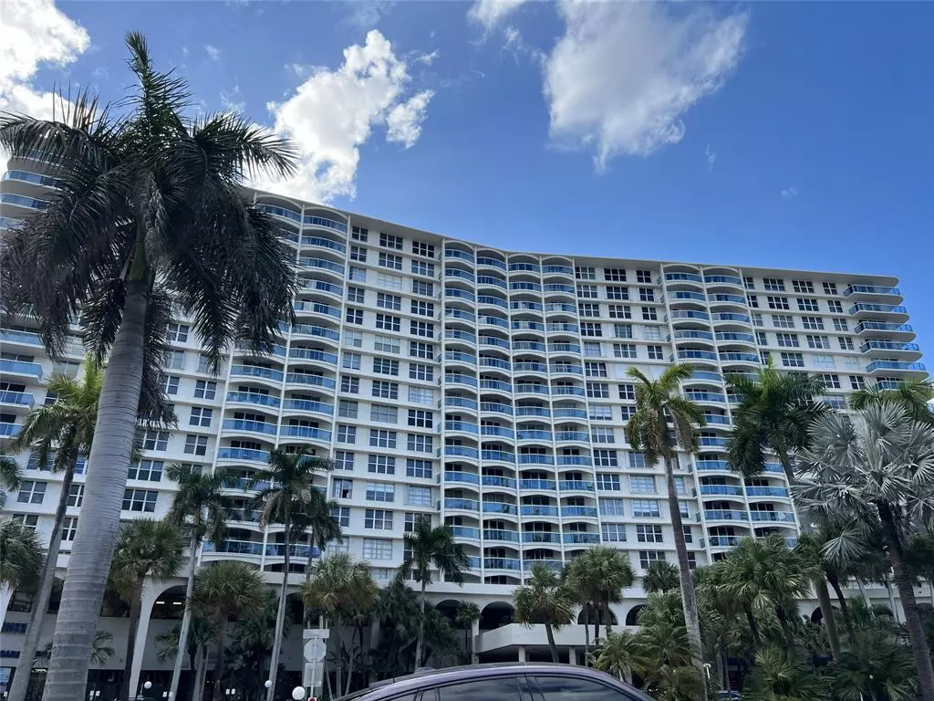 Hollywood, FL 33019,3800 S Ocean Dr #918